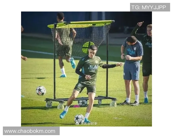 足球明星赛后享受冰水浴恢复体能展现运动员独特的训练与放松方式