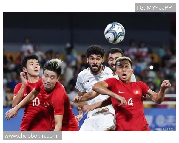 香港足球明星队意外相遇引发球迷热议精彩瞬间回顾